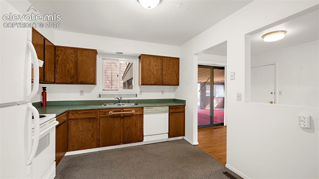 Image 9 of 30: Living Room