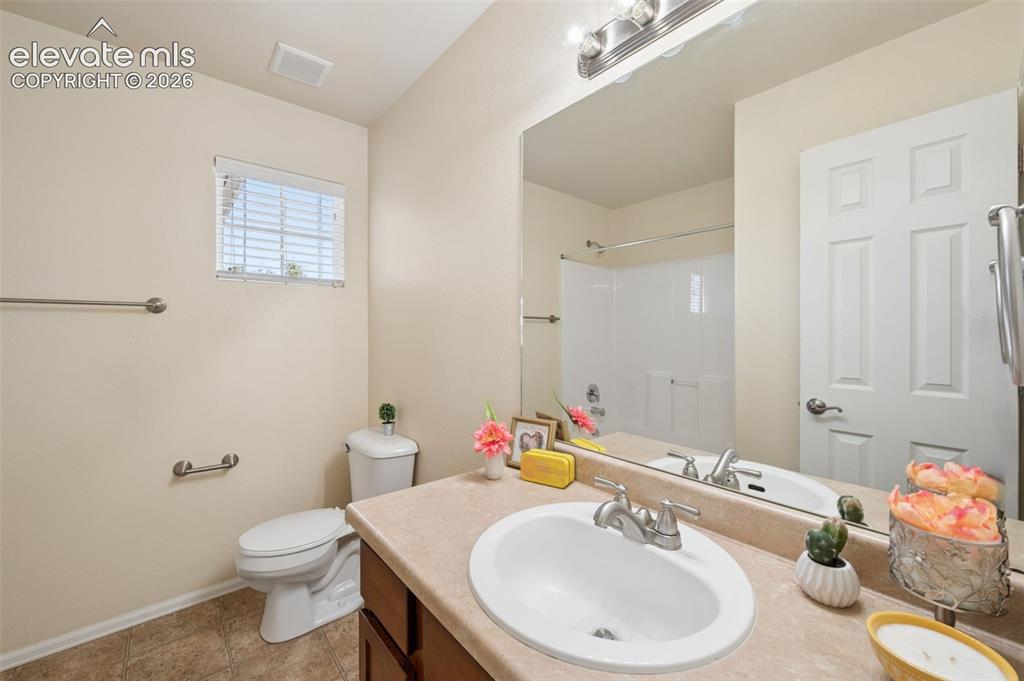 Image 16 of 33: Full Bathroom on Upstairs Level