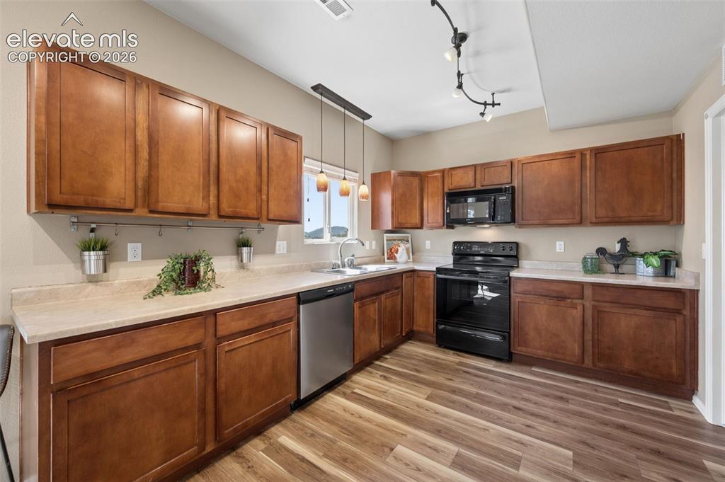 Image 9 of 33: Oversized Kitchen 