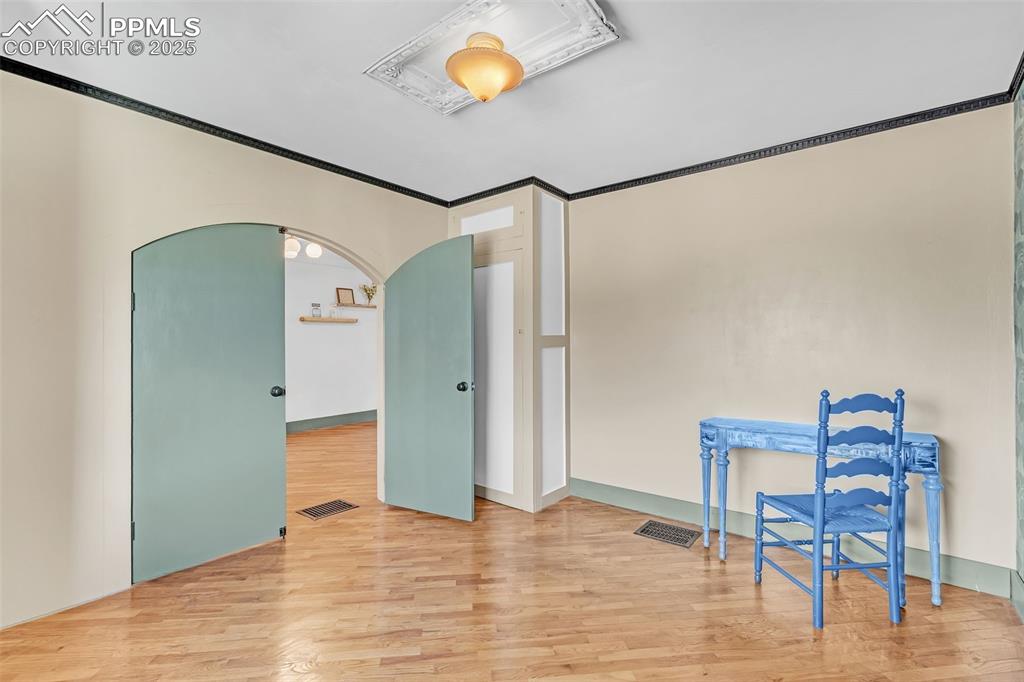 Image 21 of 50: Spare room with arched door