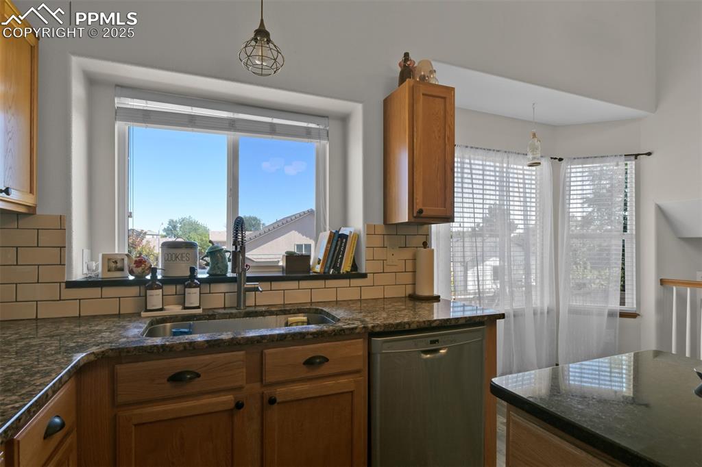 Image 10 of 36: Kitchen