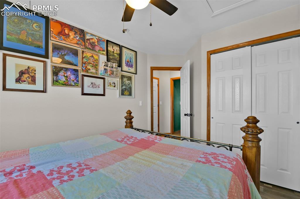 Image 22 of 36: Bedroom