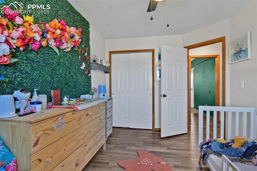 Image 24 of 36: Bedroom