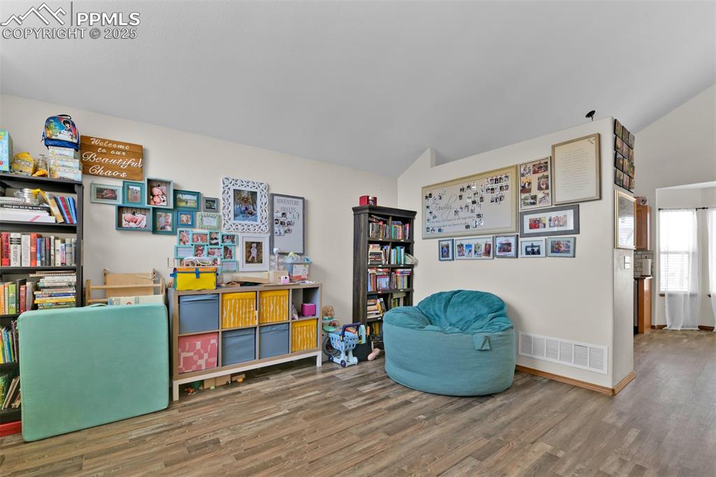 Image 5 of 36: Sitting Room