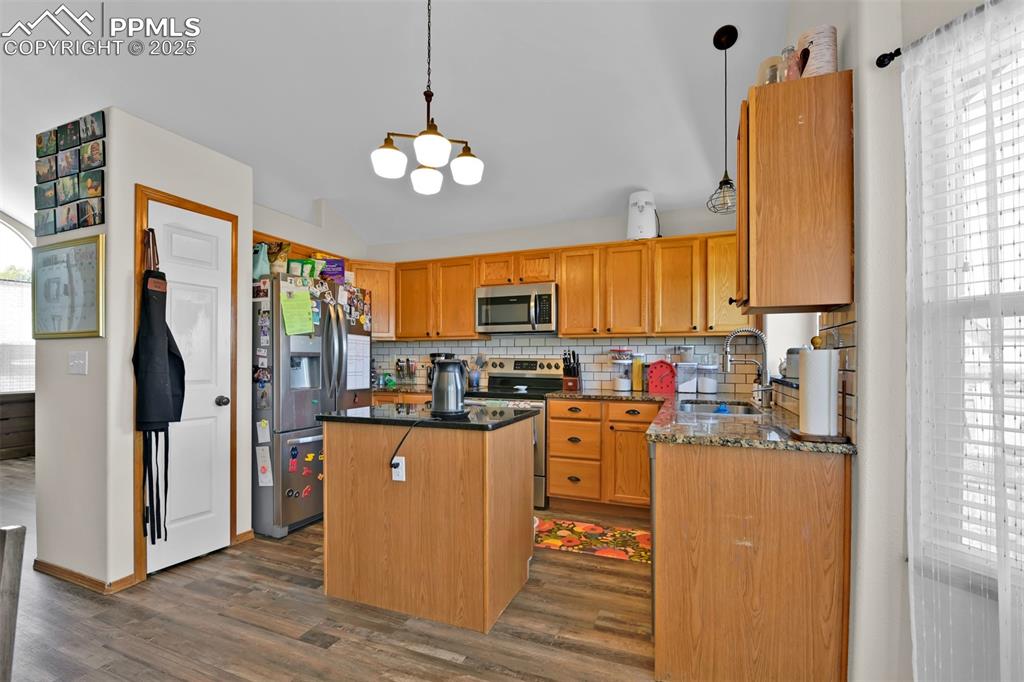 Image 7 of 36: Kitchen