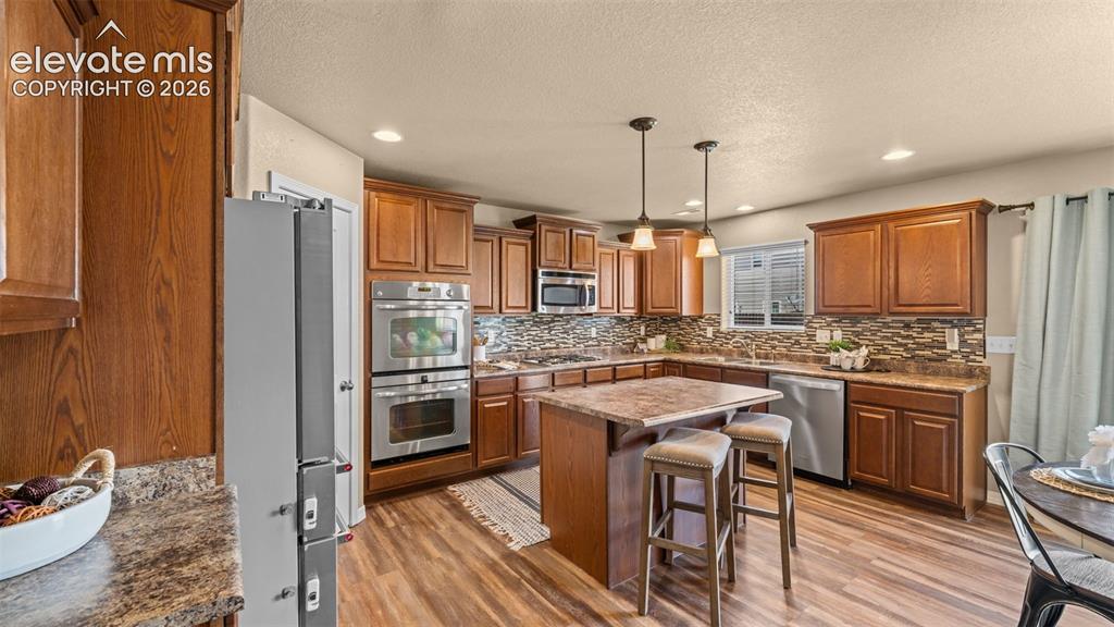 Image 11 of 35: Kitchen