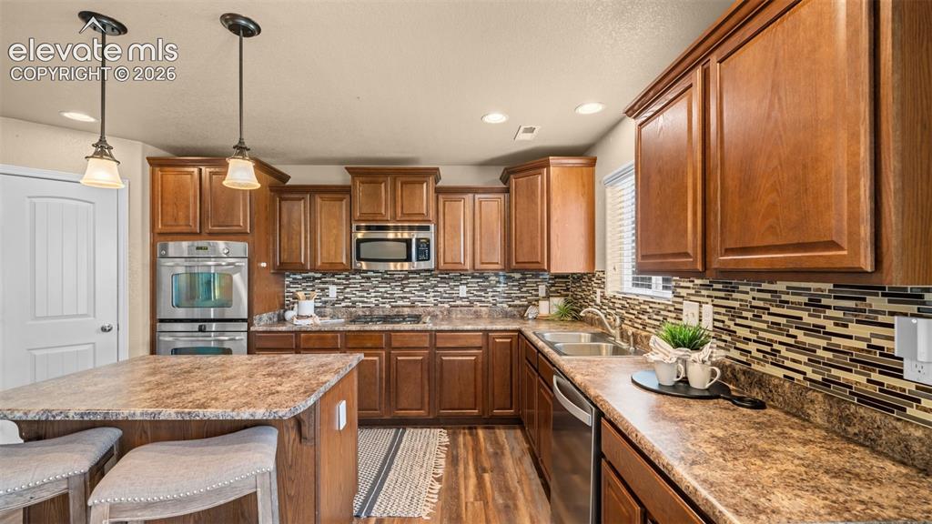 Image 12 of 35: Kitchen
