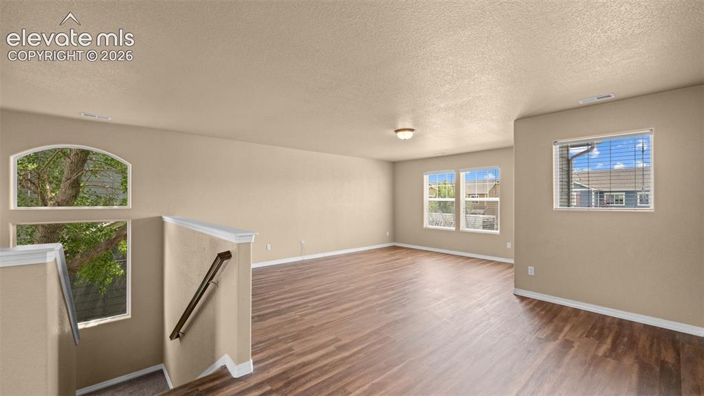 Image 16 of 35: Loft