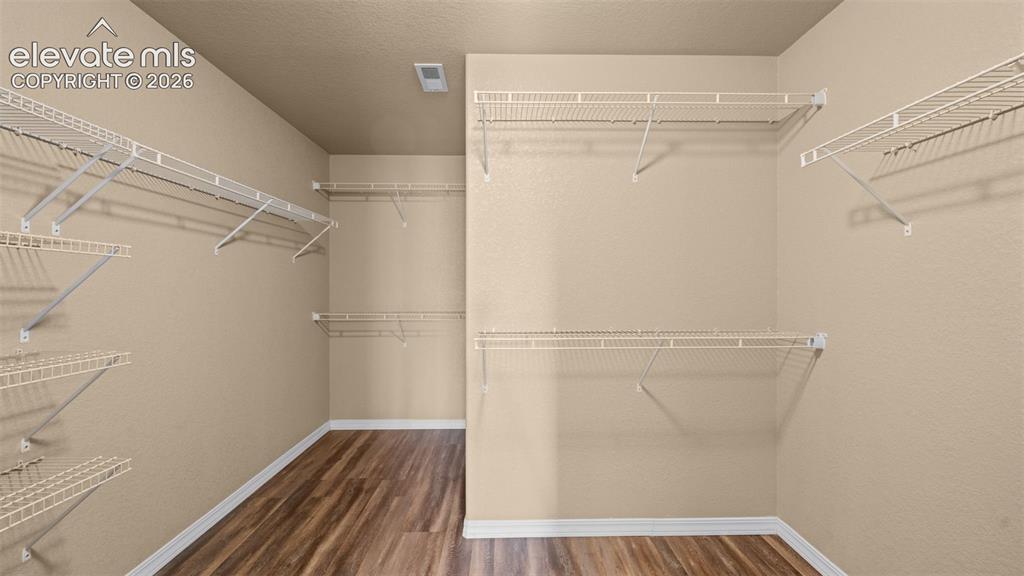 Image 25 of 35: Closet