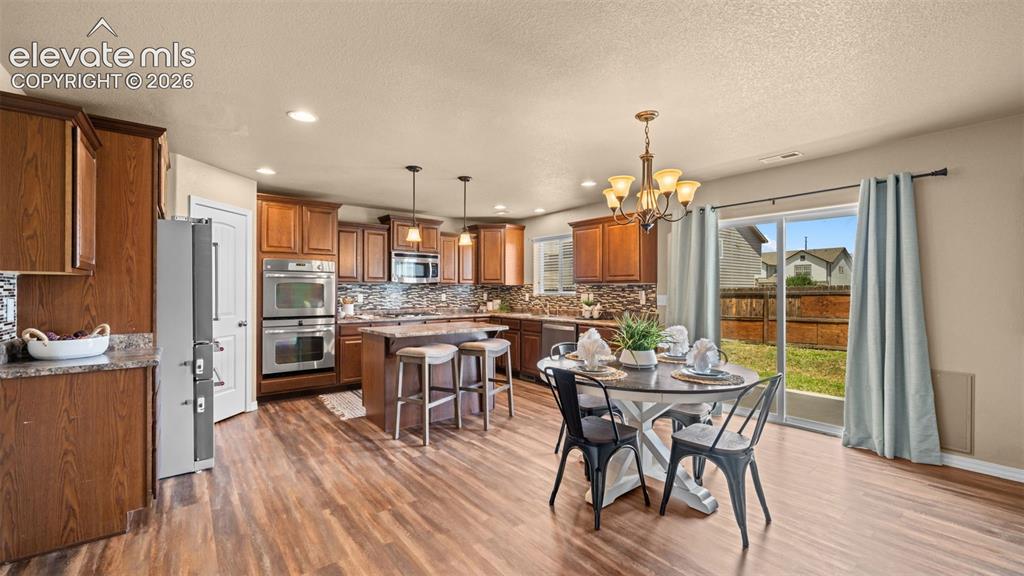 Image 9 of 35: Dining Area