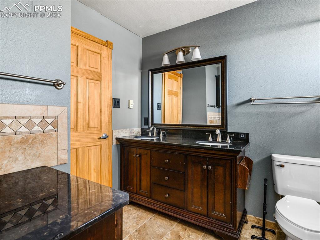 Image 15 of 39: Bathroom