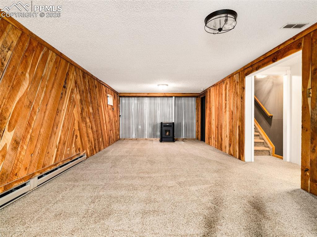 Image 17 of 39: Living Room