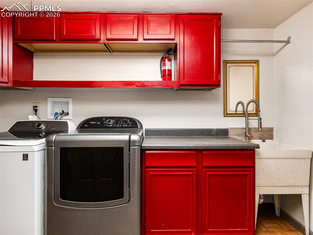 Image 19 of 39: Laundry