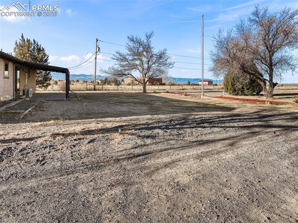 Image 36 of 39: Yard