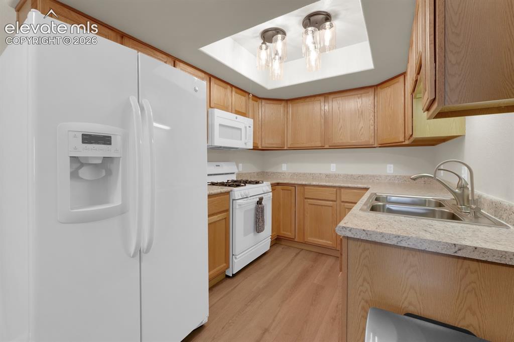 Image 7 of 26: Kitchen with matching appliances