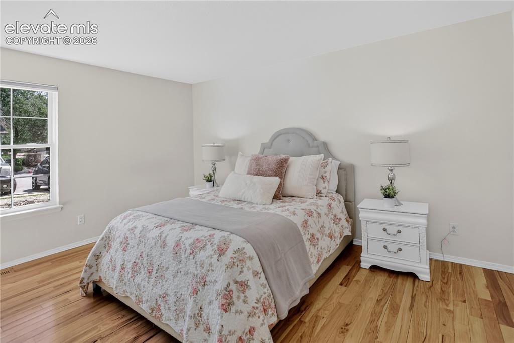 Image 10 of 16: Secondary suite - main level