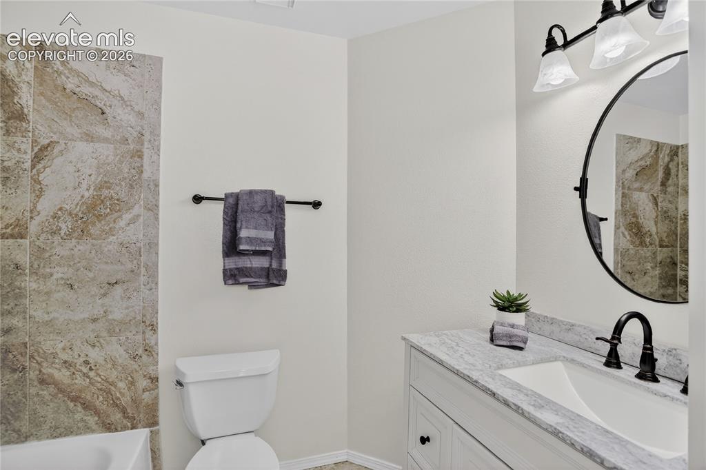 Image 15 of 16: Full primary bath