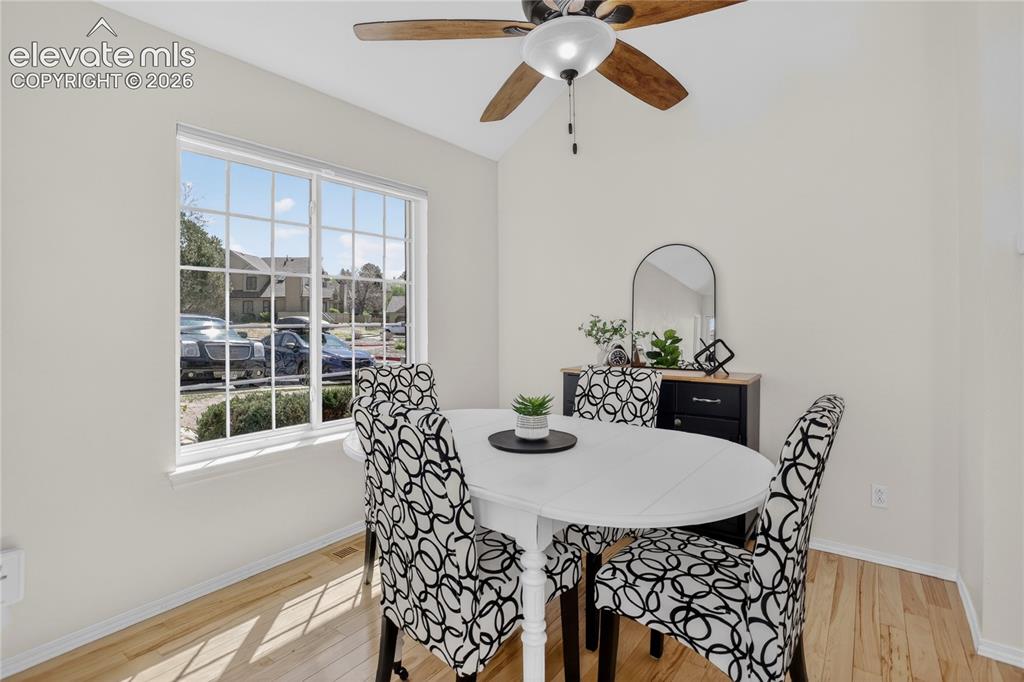 Image 8 of 16: Dining room