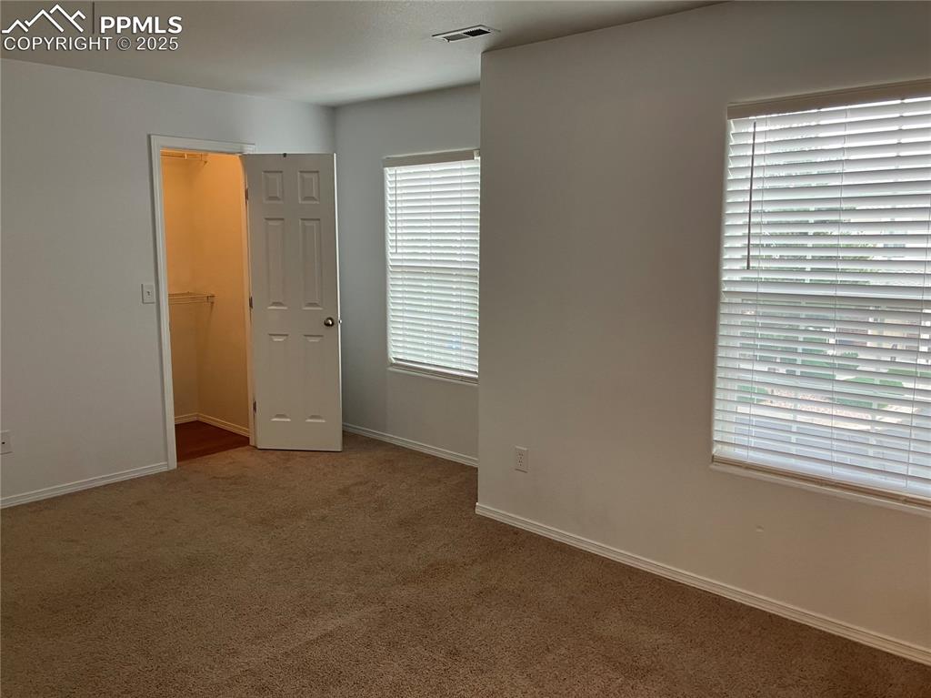 Image 12 of 18: Bedroom