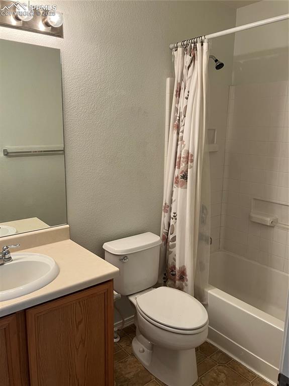 Image 13 of 18: Bathroom