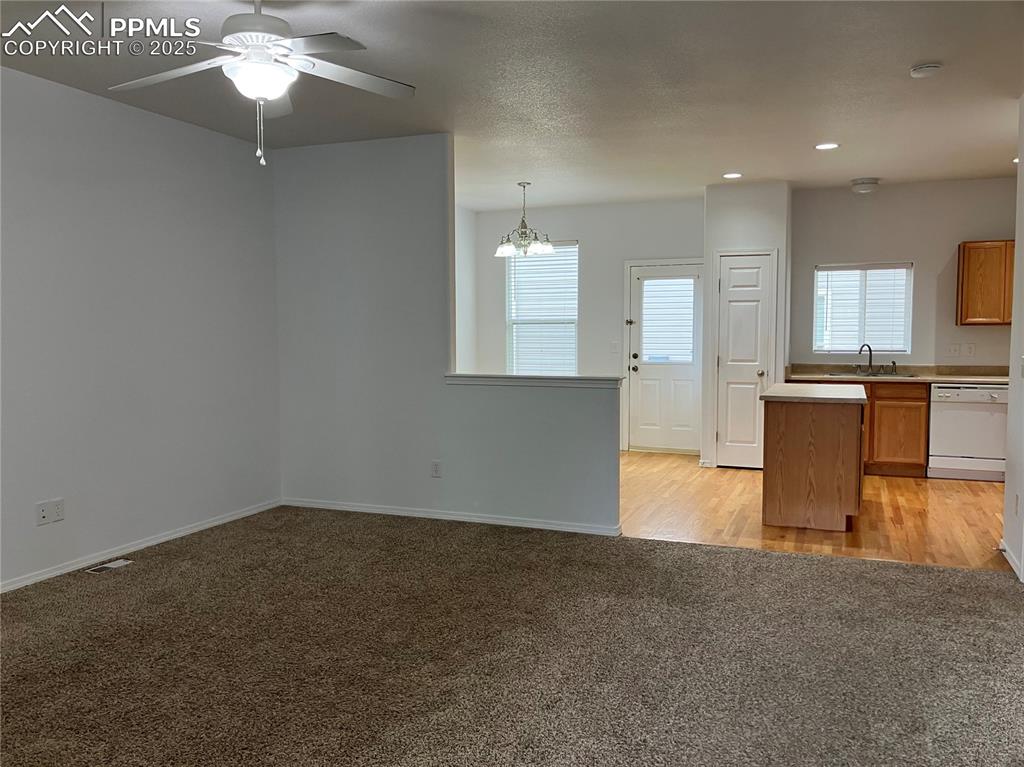 Image 2 of 18: New carpet, ceiling fan, light and bright