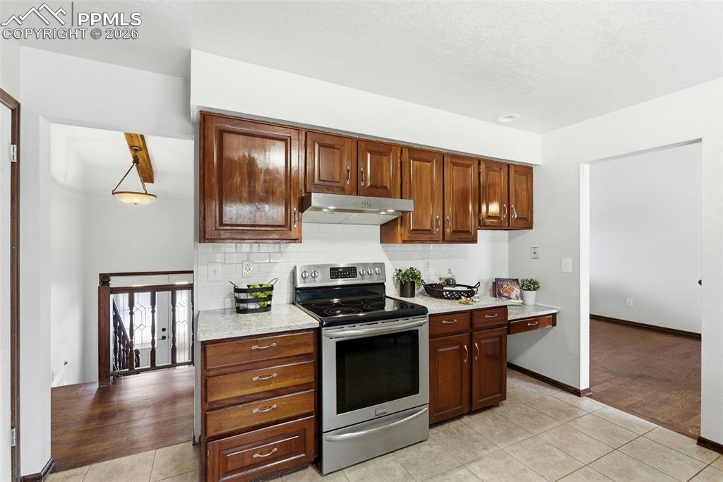 Image 11 of 39: Kitchen