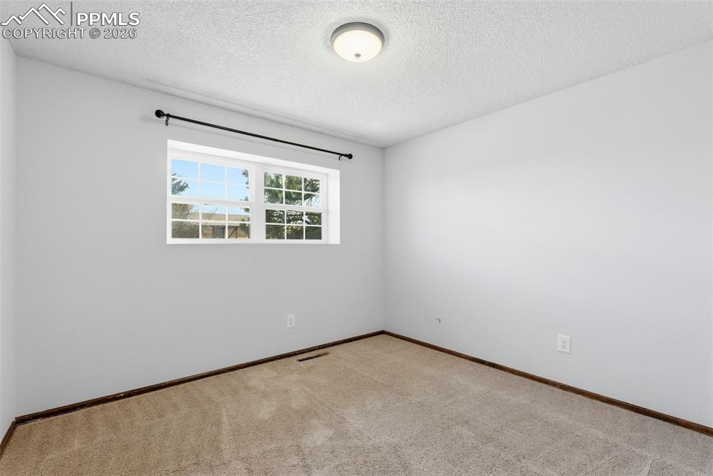 Image 21 of 39: Bed 3