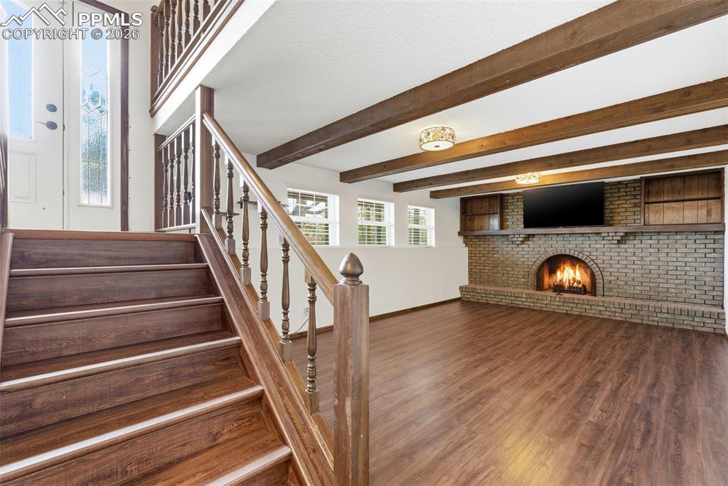 Image 23 of 39: Family Room