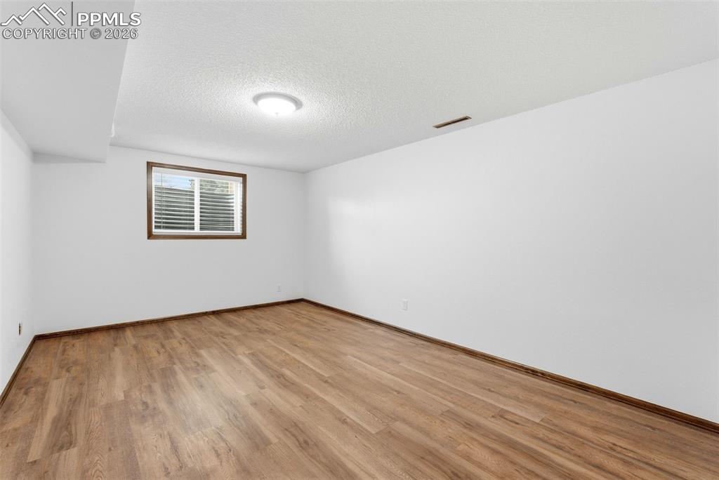 Image 27 of 39: Lower Bed 4