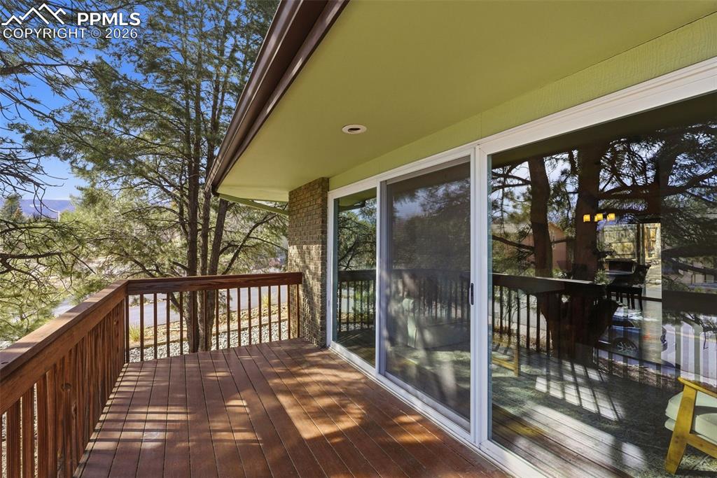 Image 33 of 39: Front Deck