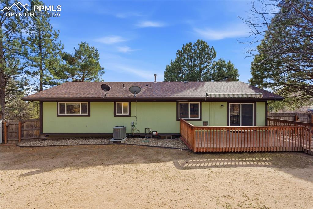 Image 39 of 39: Back of Structure