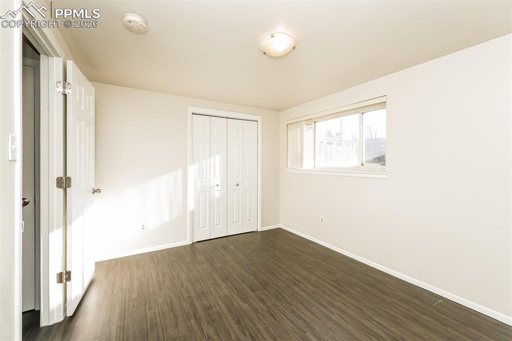 Image 14 of 28: Bedroom