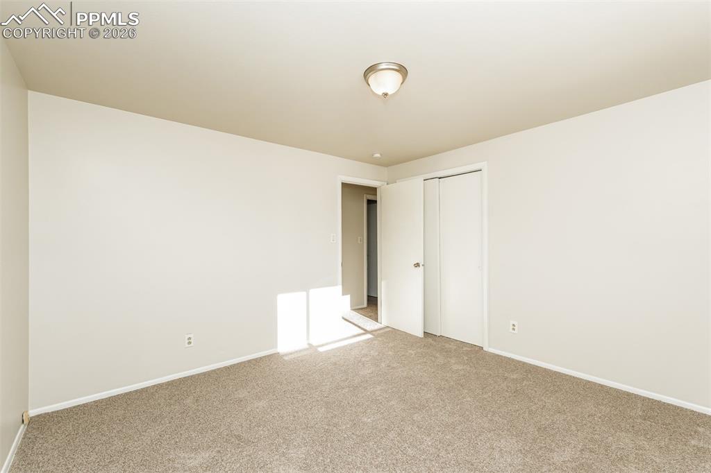 Image 18 of 28: Bedroom