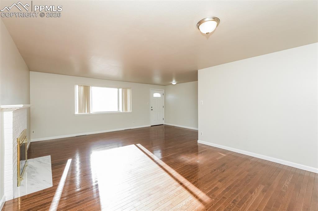 Image 5 of 28: Living Room