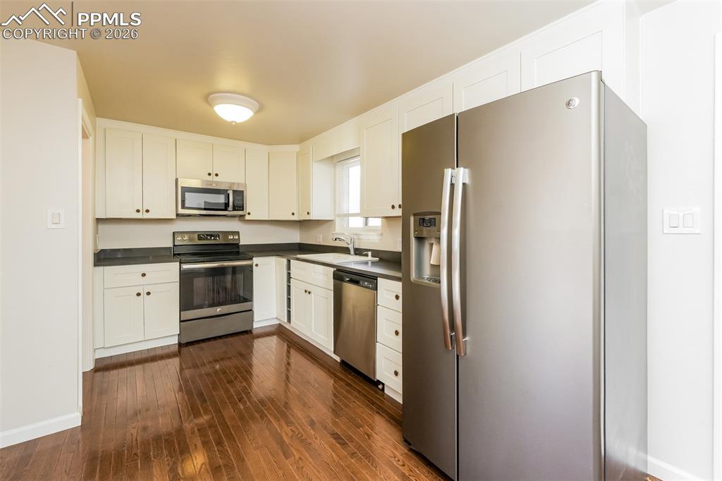 Image 6 of 28: Kitchen