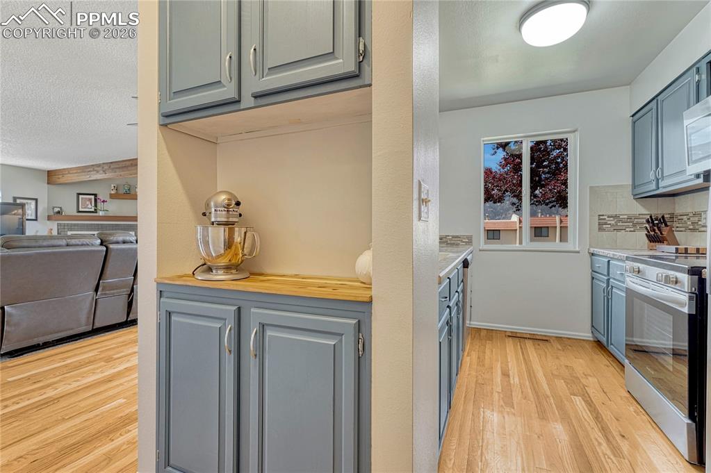 Image 12 of 43: Kitchen