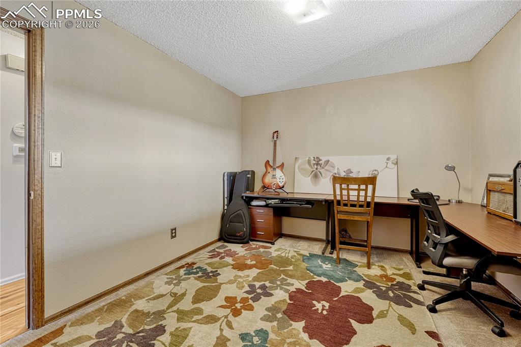 Image 19 of 43: Office