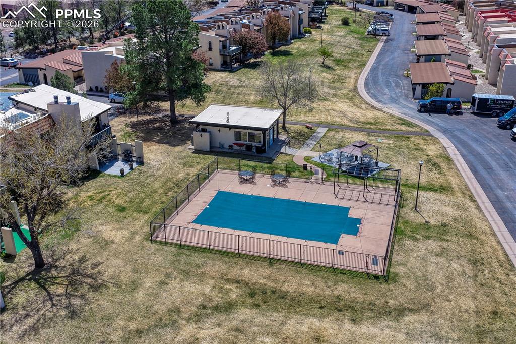 Image 41 of 43: Pool
