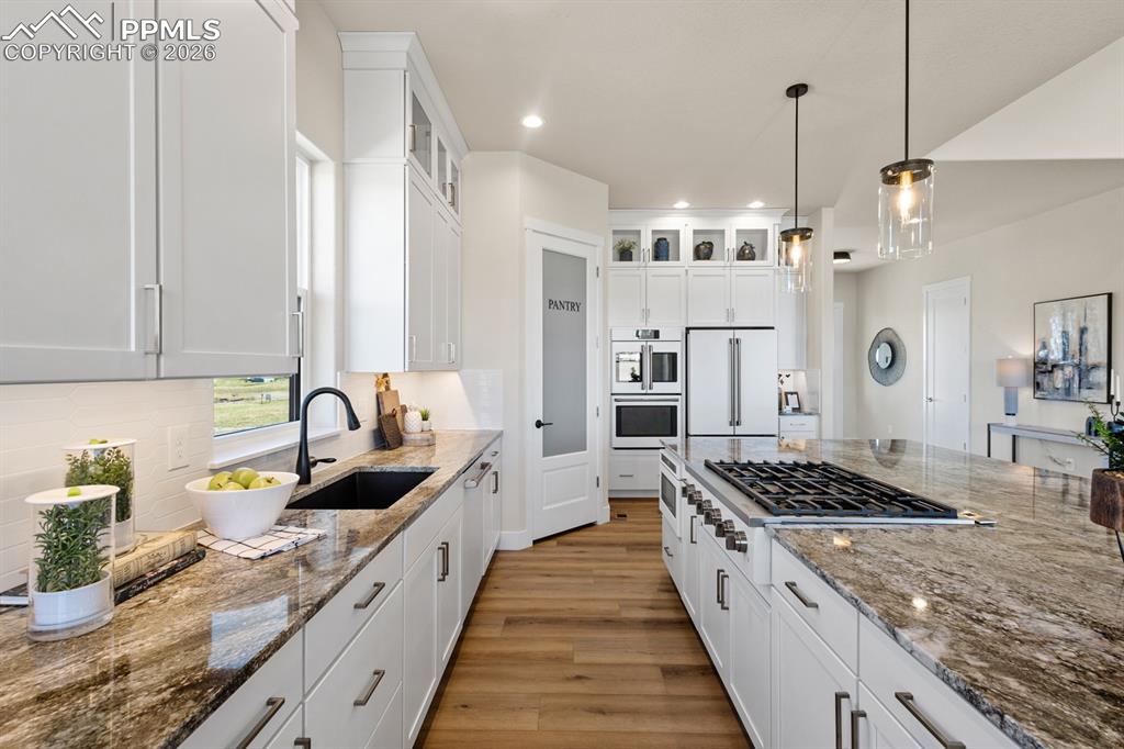 Image 12 of 35: Kitchen