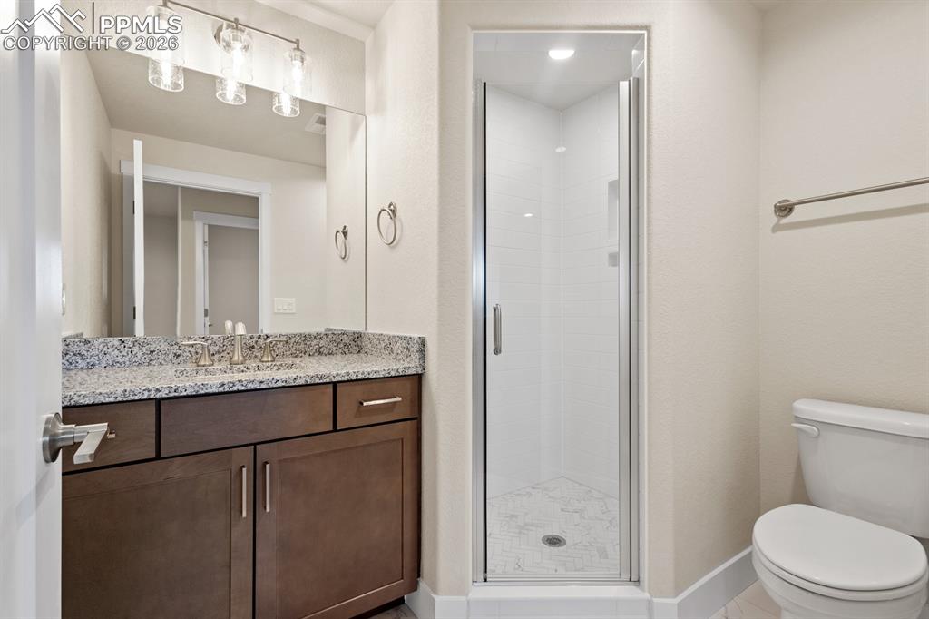 Image 23 of 35: Basement bath 1