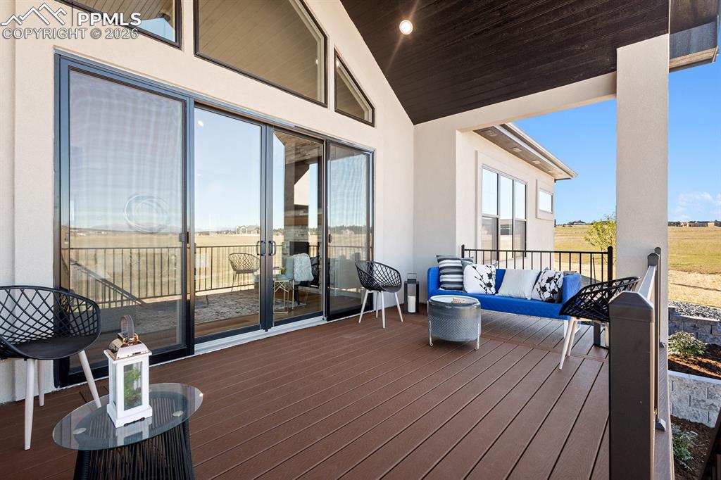 Image 4 of 35: Rear deck