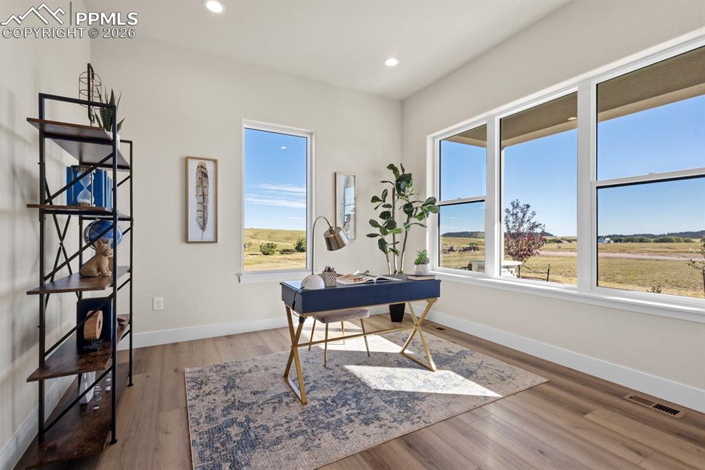 Image 7 of 35: Office