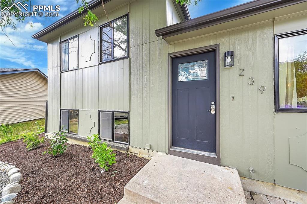 Image 2 of 28: Entry