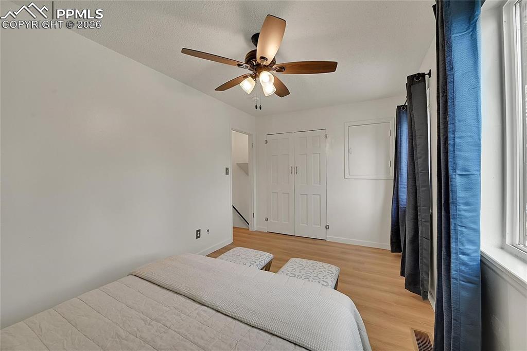 Image 22 of 28: Bedroom