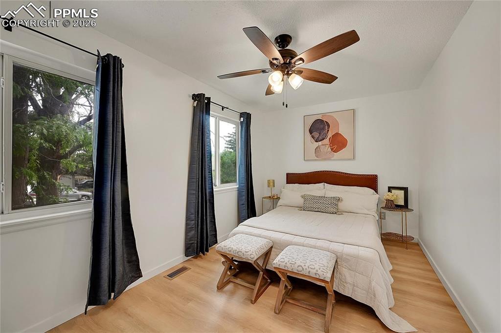 Image 23 of 28: Bedroom