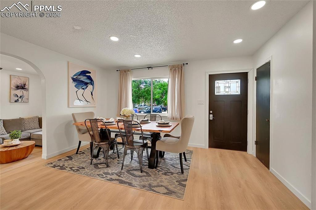 Image 8 of 28: Dining Area