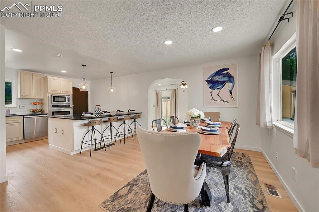 Image 9 of 28: Dining Area