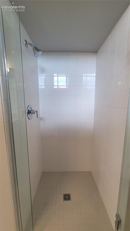 Image 7 of 32: Shower with zero entry, tile surround, at Junior Suite!