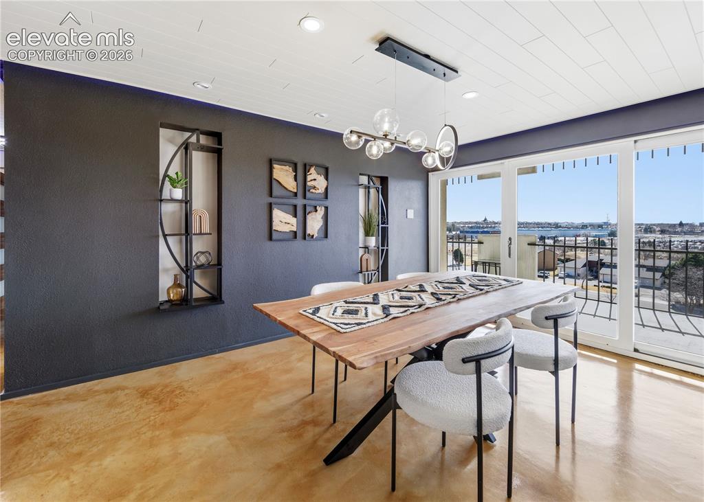 Image 9 of 50: Dining Area