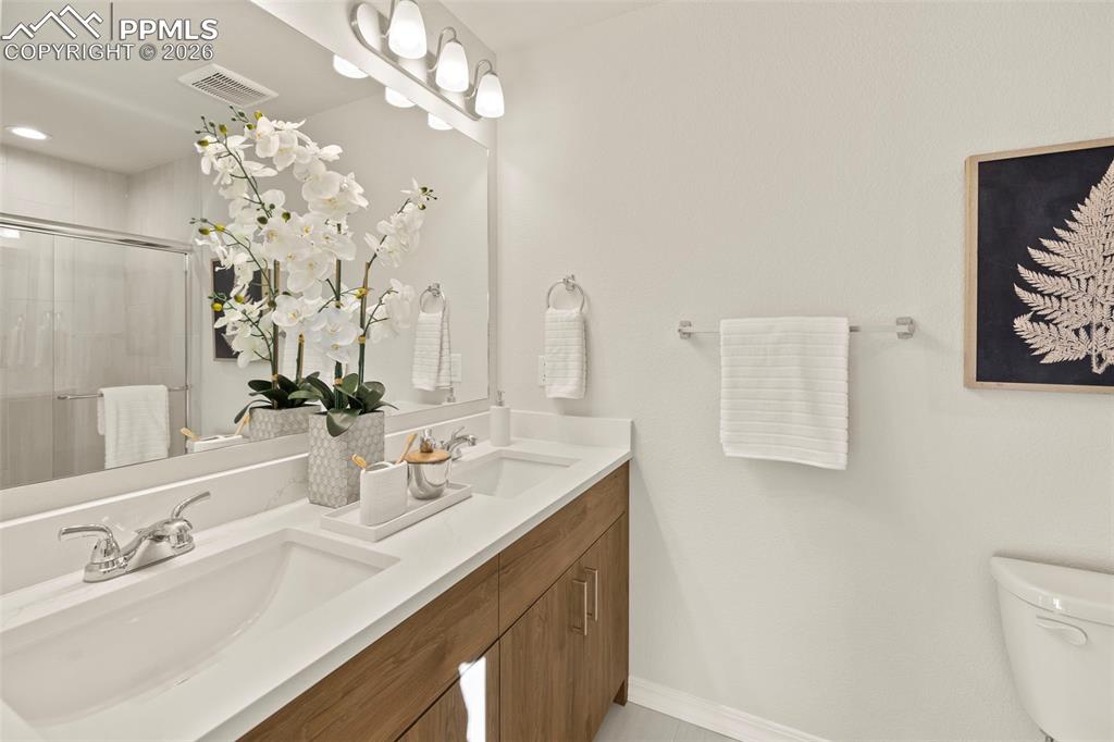 Image 12 of 45: Bathroom